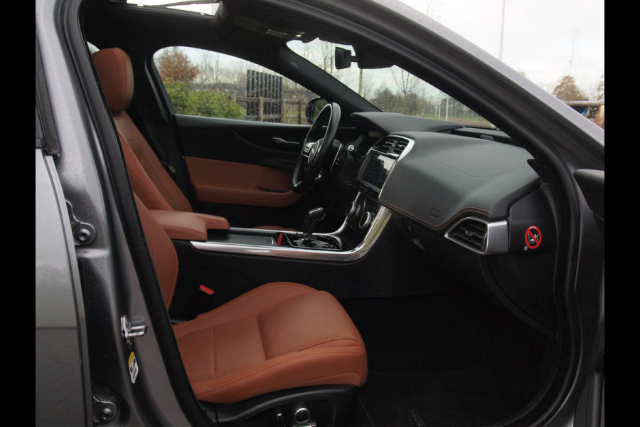 Jaguar XE 2.0 P250 HSE | R-Dynamic | Panoramadak | Camera | Apple Carplay | Cruise Control | Leer | Automaat |