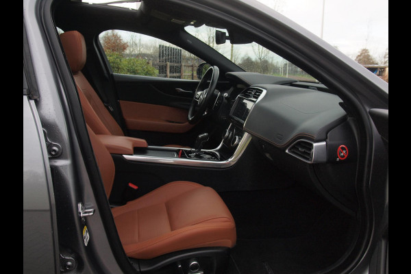Jaguar XE 2.0 P250 HSE | R-Dynamic | Panoramadak | Camera | Apple Carplay | Cruise Control | Leer | Automaat |