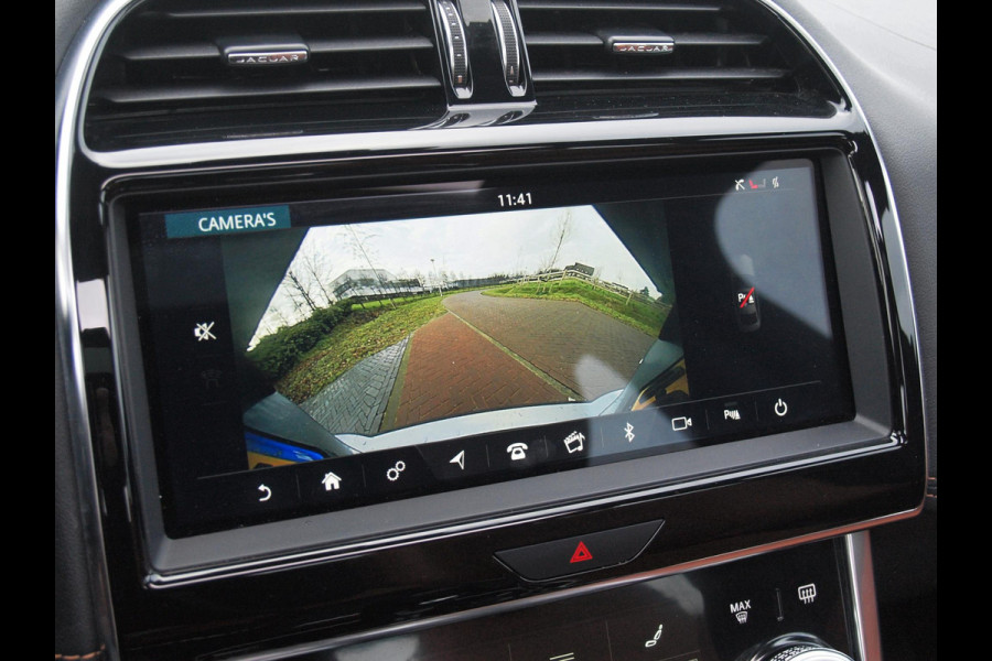 Jaguar XE 2.0 P250 HSE | R-Dynamic | Panoramadak | Camera | Apple Carplay | Cruise Control | Leer | Automaat |