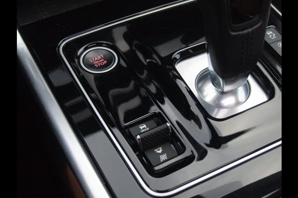 Jaguar XE 2.0 P250 HSE | R-Dynamic | Panoramadak | Camera | Apple Carplay | Cruise Control | Leer | Automaat |