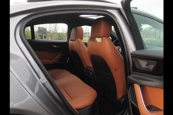 Jaguar XE 2.0 P250 HSE | R-Dynamic | Panoramadak | Camera | Apple Carplay | Cruise Control | Leer | Automaat |