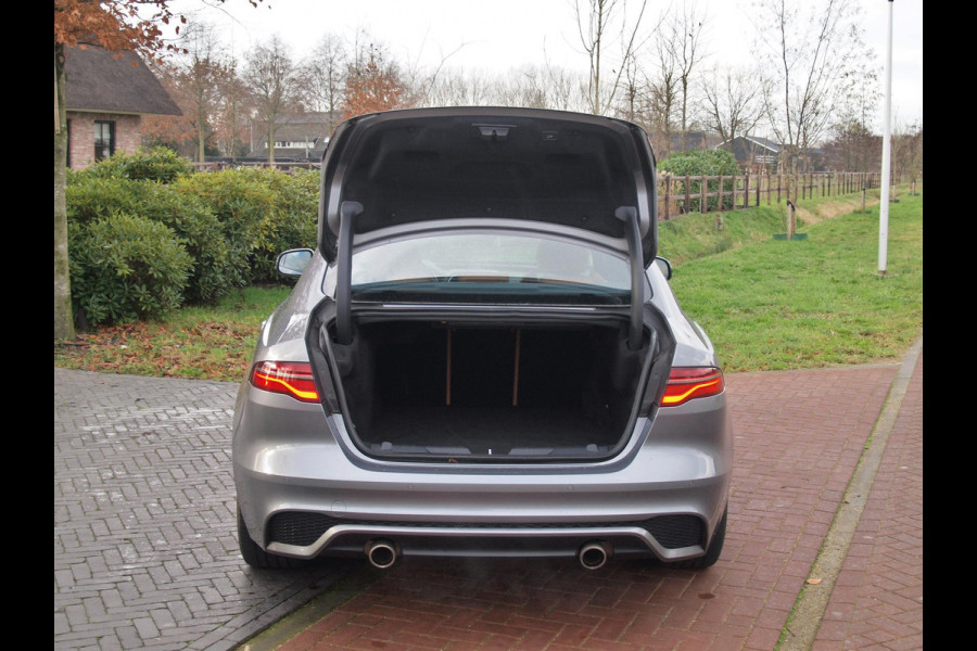 Jaguar XE 2.0 P250 HSE | R-Dynamic | Panoramadak | Camera | Apple Carplay | Cruise Control | Leer | Automaat |