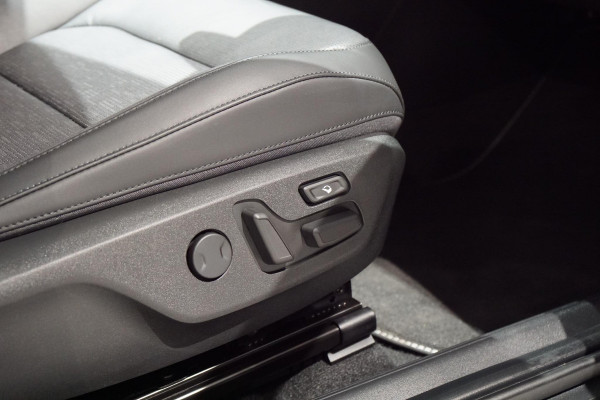 Kia Niro EV ExecutiveLine 64.8 kWh *INCL. BTW* + HEAD-UP / HARMAN KARDON / STOELVENTILATIE / LEDER