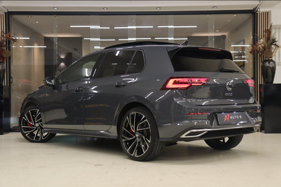 Volkswagen Golf 1.4 eHybrid GTE /PANO/IQLIGHT/CAM/CARPLAY/ACC/LANE ASSIST/VOL