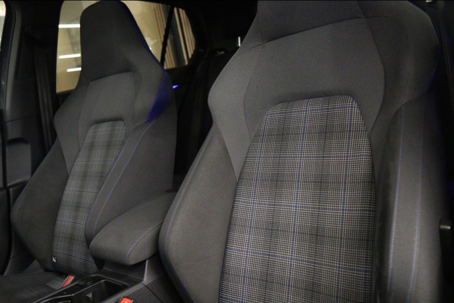 Volkswagen Golf 1.4 eHybrid GTE /PANO/IQLIGHT/CAM/CARPLAY/ACC/LANE ASSIST/VOL