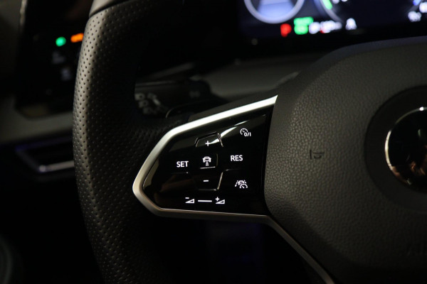 Volkswagen Golf 1.4 eHybrid GTE /PANO/IQLIGHT/CAM/CARPLAY/ACC/LANE ASSIST/VOL