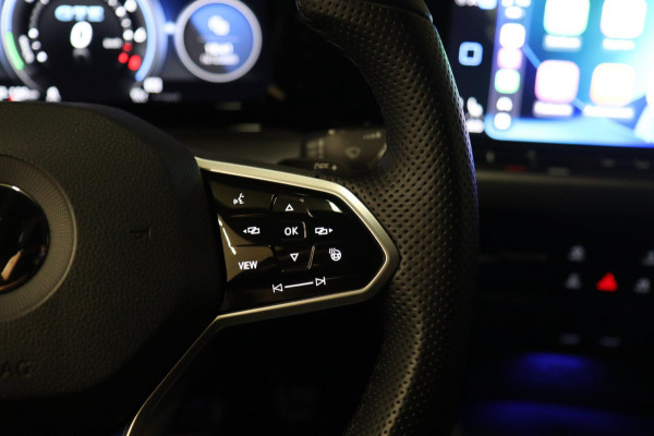 Volkswagen Golf 1.4 eHybrid GTE /PANO/IQLIGHT/CAM/CARPLAY/ACC/LANE ASSIST/VOL