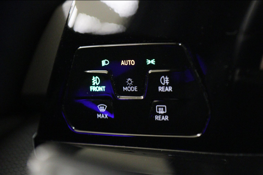 Volkswagen Golf 1.4 eHybrid GTE /PANO/IQLIGHT/CAM/CARPLAY/ACC/LANE ASSIST/VOL