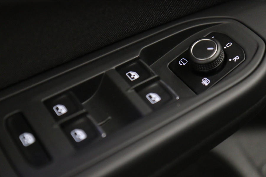 Volkswagen Golf 1.4 eHybrid GTE /PANO/IQLIGHT/CAM/CARPLAY/ACC/LANE ASSIST/VOL