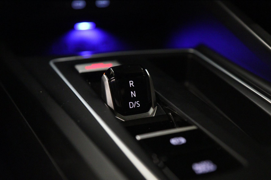 Volkswagen Golf 1.4 eHybrid GTE /PANO/IQLIGHT/CAM/CARPLAY/ACC/LANE ASSIST/VOL