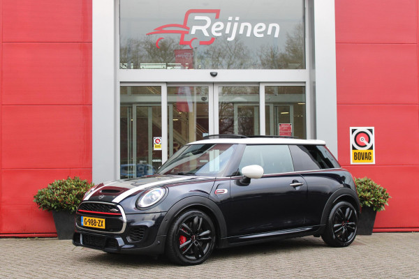 MINI John Cooper Works 2.0 231PK JCW | PANORAMISCH SCHUIF/KANTELDAK | HARMAN KARDON PREMIUM AUDIO SYSTEM | DRAADLOZE APPLE CARPLAY/ANDROID AUTO | NAVIGATIE | STOEL VERWARMING | KEYLESS ENTRY/START | SPORTONDERSTEL | 17" LICHTMETALEN VELGEN JCW "TRACK SPOKE" | JCW SPORT REMMEN | FULL LED KOPLAMPEN | UNION JACK LED ACHTERLICHTEN | PERFORMANCE CONTROL | PARKEERSENSOREN VOOR + ACHTER | 8 TRAPS SPORTAUTOMAAT | JCW ACHTERSPOILER | GETINTE ACHTERRUITEN | FULL LEDEREN BEKLEDING | WITTE STRIPING MOTORKAP EN WIT DAK | ALARM KLASSE 3 | MIDDENARMSTEUN | DRAADLOZE TELEFOONLADER | SERIOUS BUSINESS PAKKET