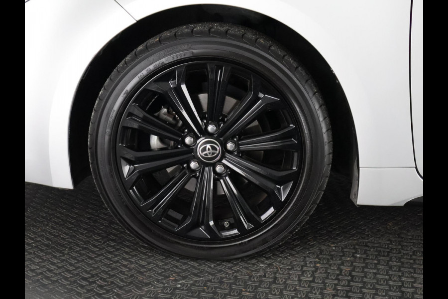 Toyota Corolla Touring Sports 1.8 Hybrid First Edition Bi-Tone | Apple Carplay & AndroidAUTO | Navigatie | 1e eigenaar |