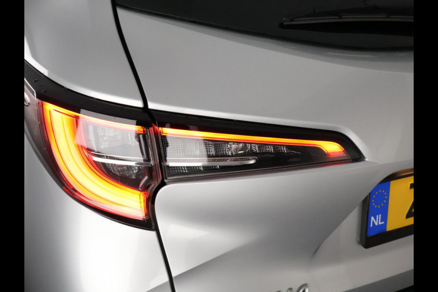 Toyota Corolla Touring Sports 1.8 Hybrid First Edition Bi-Tone | Apple Carplay & AndroidAUTO | Navigatie | 1e eigenaar |