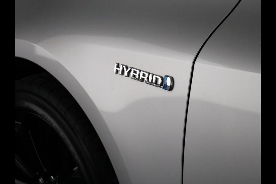 Toyota Corolla Touring Sports 1.8 Hybrid First Edition Bi-Tone | Apple Carplay & AndroidAUTO | Navigatie | 1e eigenaar |