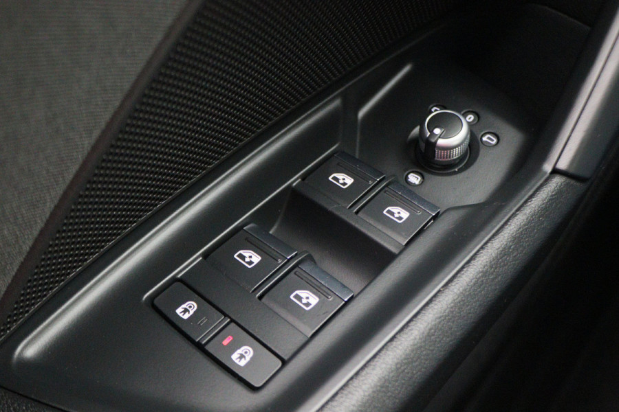 Audi A3 Limousine 30 TFSI Advanced edition Virtual Cockpit, Panoramadak, ACC, Apple Carplay, DAB, PDC, 18''