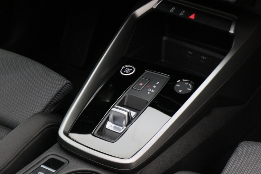 Audi A3 Limousine 30 TFSI Advanced edition Virtual Cockpit, Panoramadak, ACC, Apple Carplay, DAB, PDC, 18''