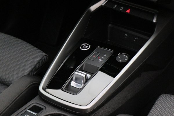 Audi A3 Limousine 30 TFSI Advanced edition Virtual Cockpit, Panoramadak, ACC, Apple Carplay, DAB, PDC, 18''