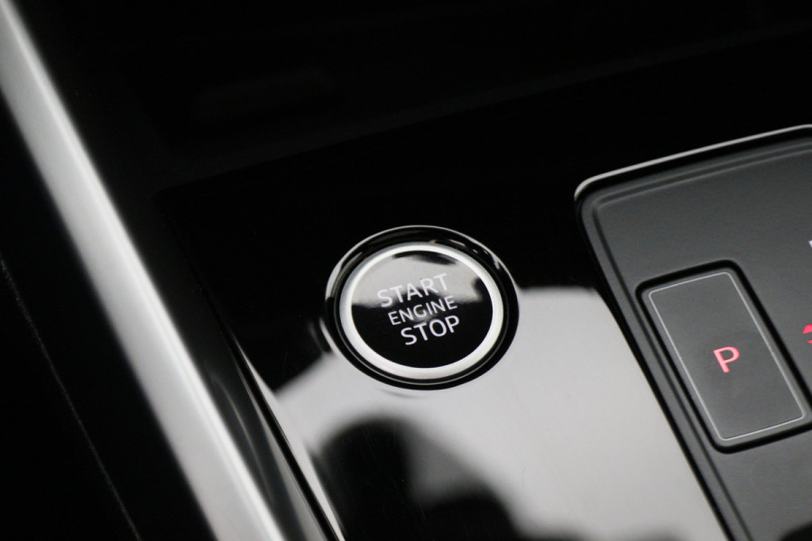 Audi A3 Limousine 30 TFSI Advanced edition Virtual Cockpit, Panoramadak, ACC, Apple Carplay, DAB, PDC, 18''