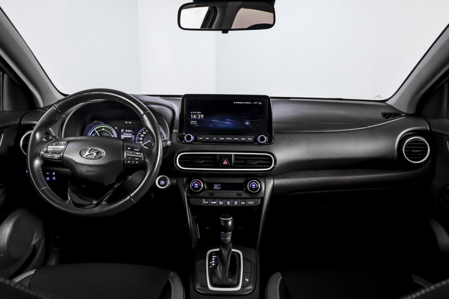 Hyundai Kona 1.6 GDI HEV Comfort - Automaat | Cruise | PDC | Camera | NAV + App. Connect | ECC | Afn. Trekhaak | DAB | LM 16" |
