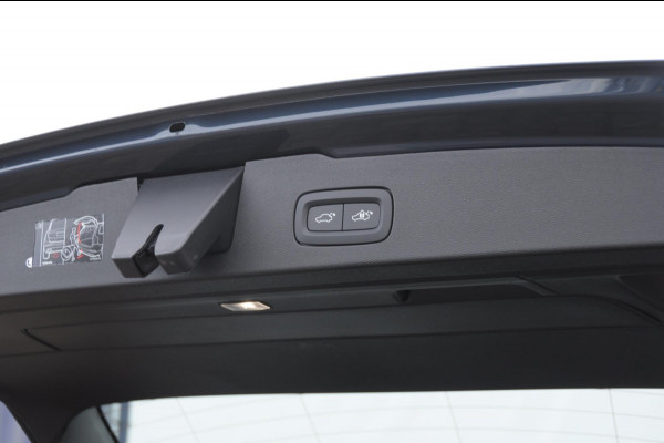 Volvo V60 T6 350PK Automaat AWD Plus Dark / Adaptive cruise control / Elektrische stoelen / Harman Kardon audio / Trekhaak / Pilot assist / BLIS / Stoel en stuur verwarming / Elektrische achterklep / Parkeersensoren met 360 camera / Google infotainment
