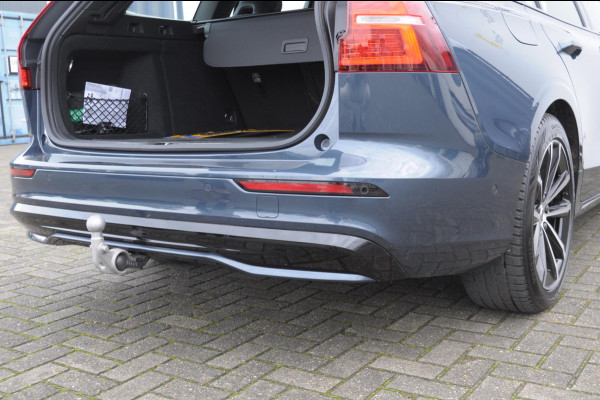Volvo V60 T6 350PK Automaat AWD Plus Dark / Adaptive cruise control / Elektrische stoelen / Harman Kardon audio / Trekhaak / Pilot assist / BLIS / Stoel en stuur verwarming / Elektrische achterklep / Parkeersensoren met 360 camera / Google infotainment