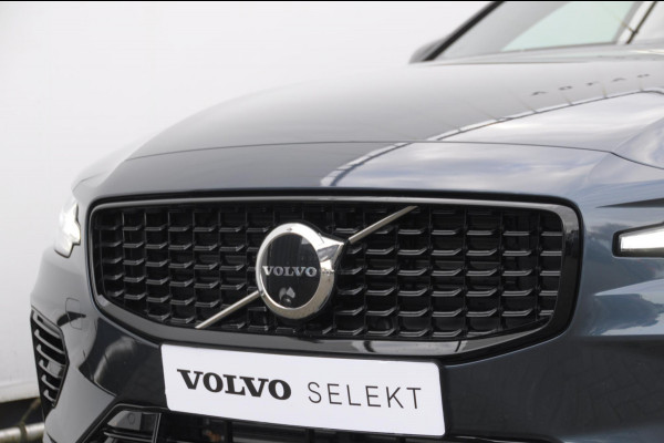Volvo V60 T6 350PK Automaat AWD Plus Dark / Adaptive cruise control / Elektrische stoelen / Harman Kardon audio / Trekhaak / Pilot assist / BLIS / Stoel en stuur verwarming / Elektrische achterklep / Parkeersensoren met 360 camera / Google infotainment