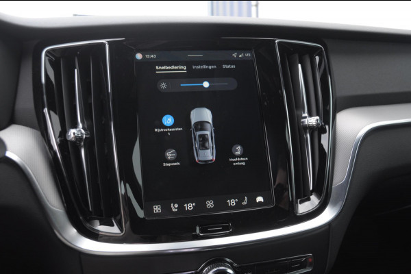 Volvo V60 T6 350PK Automaat AWD Plus Dark / Adaptive cruise control / Elektrische stoelen / Harman Kardon audio / Trekhaak / Pilot assist / BLIS / Stoel en stuur verwarming / Elektrische achterklep / Parkeersensoren met 360 camera / Google infotainment