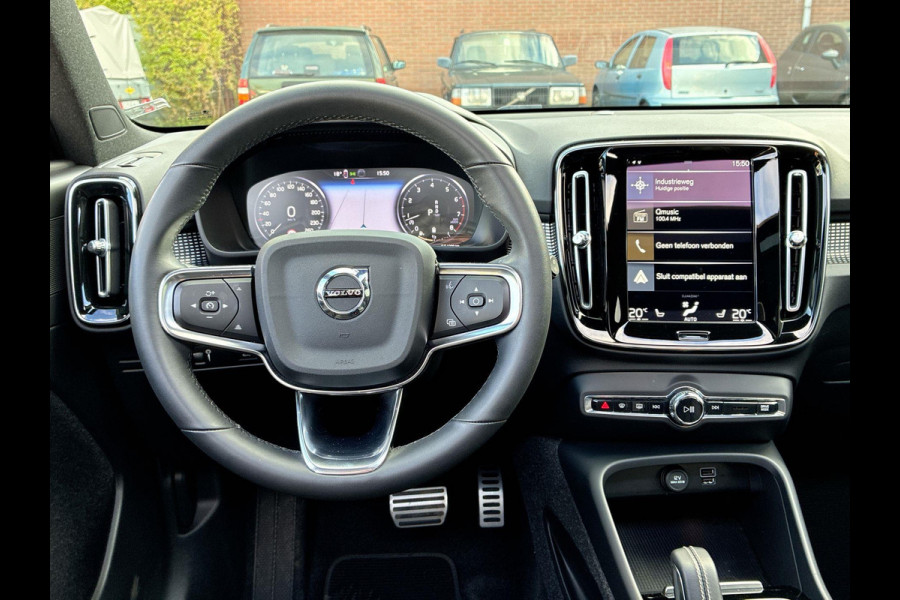 Volvo XC40 2.0 B3 R-Design | SkyRoof | Pilot Assist| Park Assist | 18" Lm-velgen | Two Tone Lak | Apple Carplay / Android Auto