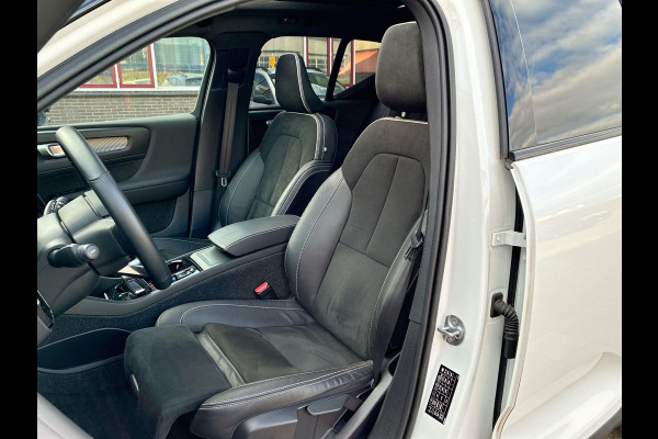 Volvo XC40 2.0 B3 R-Design | SkyRoof | Pilot Assist| Park Assist | 18" Lm-velgen | Two Tone Lak | Apple Carplay / Android Auto