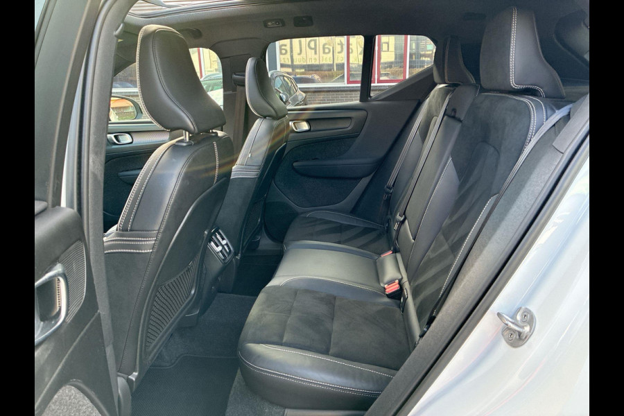 Volvo XC40 2.0 B3 R-Design | SkyRoof | Pilot Assist| Park Assist | 18" Lm-velgen | Two Tone Lak | Apple Carplay / Android Auto