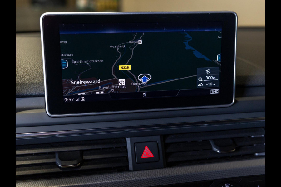 Audi A4 Avant 2.0 TFSI ultra Design S-Line / 190pk / Matrix / Leder / Stoelverwarming /