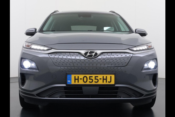 Hyundai Kona EV Premium 64 kWh SKY|VAN: €20.900,- VOOR: €18.877,- UW EINDEJAARSVOORDEEL: €2.023,-|  3-FASE| STOEL + STUURVERWARMING| STOEL VENTILATIE| AFN. TREKHAAK| DODE HOEK | CAMERA| HEAD-UP DISPLAY| PANO|