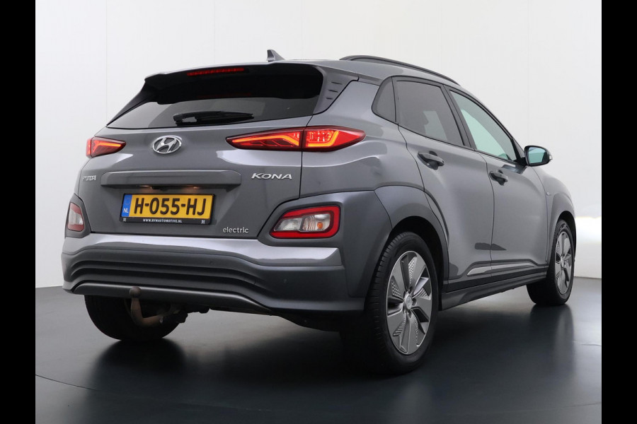 Hyundai Kona EV Premium 64 kWh SKY|VAN: €20.900,- VOOR: €18.877,- UW EINDEJAARSVOORDEEL: €2.023,-|  3-FASE| STOEL + STUURVERWARMING| STOEL VENTILATIE| AFN. TREKHAAK| DODE HOEK | CAMERA| HEAD-UP DISPLAY| PANO|