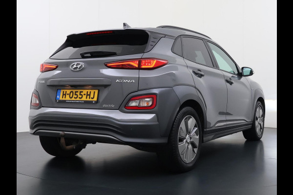 Hyundai Kona EV Premium 64 kWh SKY|VAN: €20.900,- VOOR: €18.877,- UW EINDEJAARSVOORDEEL: €2.023,-|  3-FASE| STOEL + STUURVERWARMING| STOEL VENTILATIE| AFN. TREKHAAK| DODE HOEK | CAMERA| HEAD-UP DISPLAY| PANO|