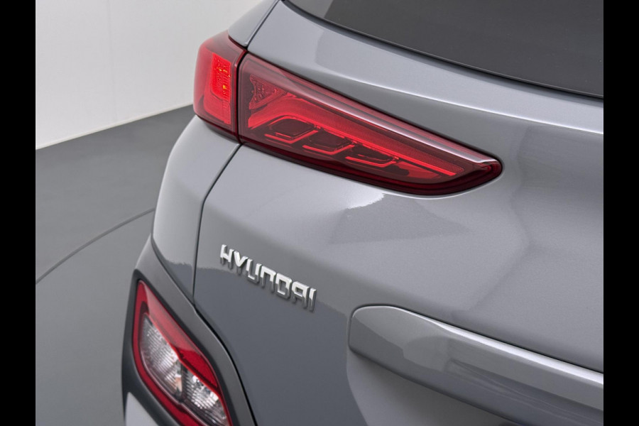 Hyundai Kona EV Premium 64 kWh SKY|VAN: €20.900,- VOOR: €18.877,- UW EINDEJAARSVOORDEEL: €2.023,-|  3-FASE| STOEL + STUURVERWARMING| STOEL VENTILATIE| AFN. TREKHAAK| DODE HOEK | CAMERA| HEAD-UP DISPLAY| PANO|