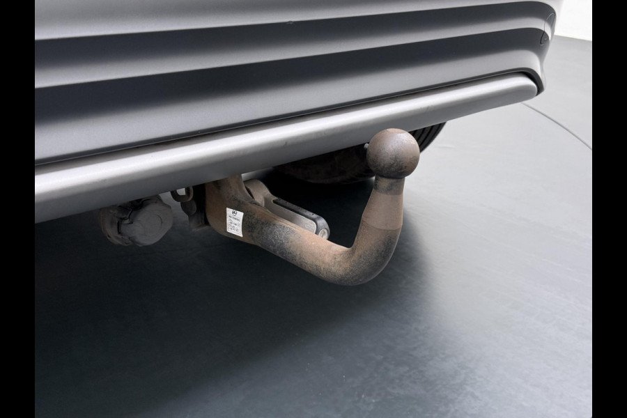 Hyundai Kona EV Premium 64 kWh SKY|VAN: €20.900,- VOOR: €18.877,- UW EINDEJAARSVOORDEEL: €2.023,-|  3-FASE| STOEL + STUURVERWARMING| STOEL VENTILATIE| AFN. TREKHAAK| DODE HOEK | CAMERA| HEAD-UP DISPLAY| PANO|