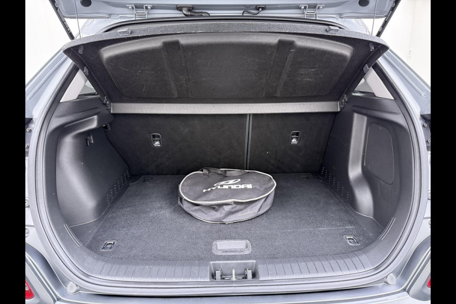 Hyundai Kona EV Premium 64 kWh SKY|VAN: €20.900,- VOOR: €18.877,- UW EINDEJAARSVOORDEEL: €2.023,-|  3-FASE| STOEL + STUURVERWARMING| STOEL VENTILATIE| AFN. TREKHAAK| DODE HOEK | CAMERA| HEAD-UP DISPLAY| PANO|