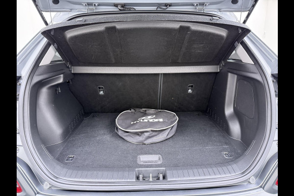 Hyundai Kona EV Premium 64 kWh SKY|VAN: €20.900,- VOOR: €18.877,- UW EINDEJAARSVOORDEEL: €2.023,-|  3-FASE| STOEL + STUURVERWARMING| STOEL VENTILATIE| AFN. TREKHAAK| DODE HOEK | CAMERA| HEAD-UP DISPLAY| PANO|
