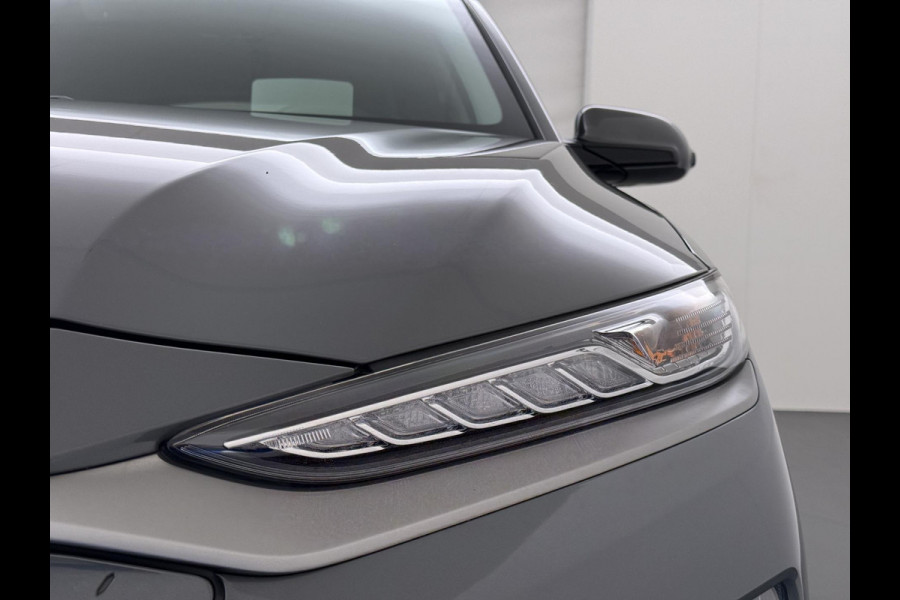 Hyundai Kona EV Premium 64 kWh SKY|VAN: €20.900,- VOOR: €18.877,- UW EINDEJAARSVOORDEEL: €2.023,-|  3-FASE| STOEL + STUURVERWARMING| STOEL VENTILATIE| AFN. TREKHAAK| DODE HOEK | CAMERA| HEAD-UP DISPLAY| PANO|