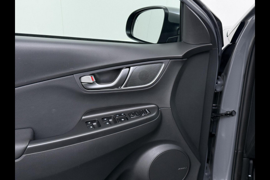 Hyundai Kona EV Premium 64 kWh SKY|VAN: €20.900,- VOOR: €18.877,- UW EINDEJAARSVOORDEEL: €2.023,-|  3-FASE| STOEL + STUURVERWARMING| STOEL VENTILATIE| AFN. TREKHAAK| DODE HOEK | CAMERA| HEAD-UP DISPLAY| PANO|