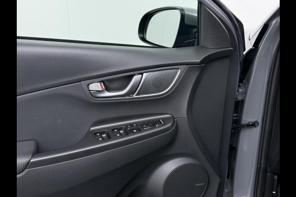 Hyundai Kona EV Premium 64 kWh SKY|VAN: €20.900,- VOOR: €18.877,- UW EINDEJAARSVOORDEEL: €2.023,-|  3-FASE| STOEL + STUURVERWARMING| STOEL VENTILATIE| AFN. TREKHAAK| DODE HOEK | CAMERA| HEAD-UP DISPLAY| PANO|
