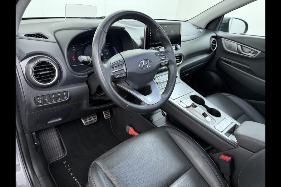Hyundai Kona EV Premium 64 kWh SKY|VAN: €20.900,- VOOR: €18.877,- UW EINDEJAARSVOORDEEL: €2.023,-|  3-FASE| STOEL + STUURVERWARMING| STOEL VENTILATIE| AFN. TREKHAAK| DODE HOEK | CAMERA| HEAD-UP DISPLAY| PANO|