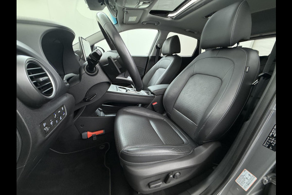 Hyundai Kona EV Premium 64 kWh SKY|VAN: €20.900,- VOOR: €18.877,- UW EINDEJAARSVOORDEEL: €2.023,-|  3-FASE| STOEL + STUURVERWARMING| STOEL VENTILATIE| AFN. TREKHAAK| DODE HOEK | CAMERA| HEAD-UP DISPLAY| PANO|