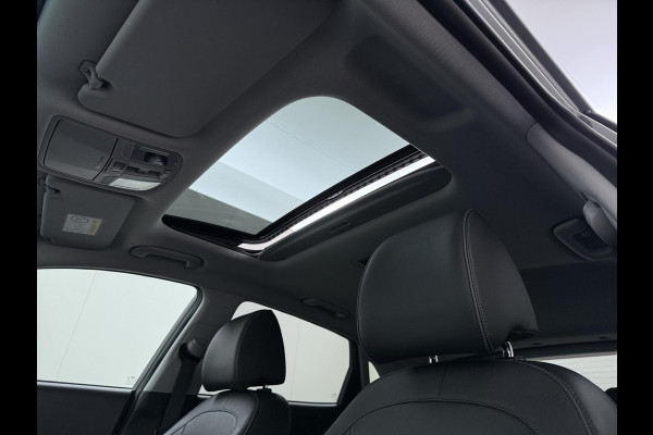 Hyundai Kona EV Premium 64 kWh SKY|VAN: €20.900,- VOOR: €18.877,- UW EINDEJAARSVOORDEEL: €2.023,-|  3-FASE| STOEL + STUURVERWARMING| STOEL VENTILATIE| AFN. TREKHAAK| DODE HOEK | CAMERA| HEAD-UP DISPLAY| PANO|