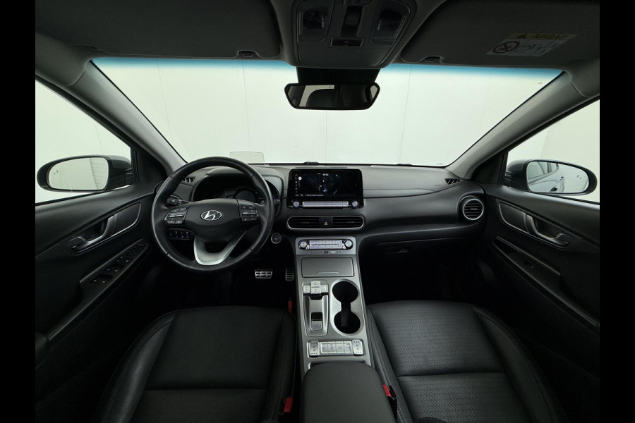 Hyundai Kona EV Premium 64 kWh SKY|VAN: €20.900,- VOOR: €18.877,- UW EINDEJAARSVOORDEEL: €2.023,-|  3-FASE| STOEL + STUURVERWARMING| STOEL VENTILATIE| AFN. TREKHAAK| DODE HOEK | CAMERA| HEAD-UP DISPLAY| PANO|