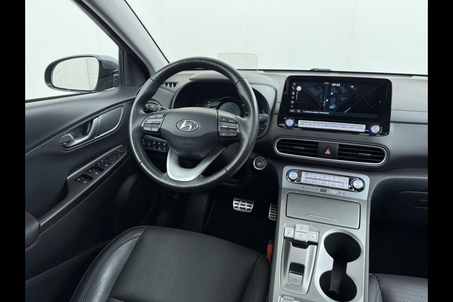 Hyundai Kona EV Premium 64 kWh SKY|VAN: €20.900,- VOOR: €18.877,- UW EINDEJAARSVOORDEEL: €2.023,-|  3-FASE| STOEL + STUURVERWARMING| STOEL VENTILATIE| AFN. TREKHAAK| DODE HOEK | CAMERA| HEAD-UP DISPLAY| PANO|