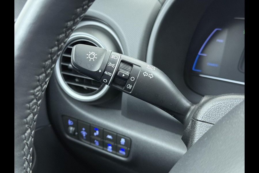 Hyundai Kona EV Premium 64 kWh SKY|VAN: €20.900,- VOOR: €18.877,- UW EINDEJAARSVOORDEEL: €2.023,-|  3-FASE| STOEL + STUURVERWARMING| STOEL VENTILATIE| AFN. TREKHAAK| DODE HOEK | CAMERA| HEAD-UP DISPLAY| PANO|