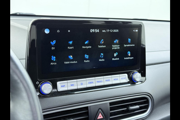 Hyundai Kona EV Premium 64 kWh SKY|VAN: €20.900,- VOOR: €18.877,- UW EINDEJAARSVOORDEEL: €2.023,-|  3-FASE| STOEL + STUURVERWARMING| STOEL VENTILATIE| AFN. TREKHAAK| DODE HOEK | CAMERA| HEAD-UP DISPLAY| PANO|