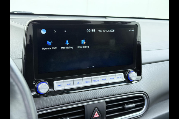Hyundai Kona EV Premium 64 kWh SKY|VAN: €20.900,- VOOR: €18.877,- UW EINDEJAARSVOORDEEL: €2.023,-|  3-FASE| STOEL + STUURVERWARMING| STOEL VENTILATIE| AFN. TREKHAAK| DODE HOEK | CAMERA| HEAD-UP DISPLAY| PANO|