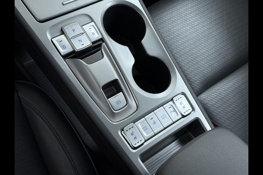 Hyundai Kona EV Premium 64 kWh SKY|VAN: €20.900,- VOOR: €18.877,- UW EINDEJAARSVOORDEEL: €2.023,-|  3-FASE| STOEL + STUURVERWARMING| STOEL VENTILATIE| AFN. TREKHAAK| DODE HOEK | CAMERA| HEAD-UP DISPLAY| PANO|